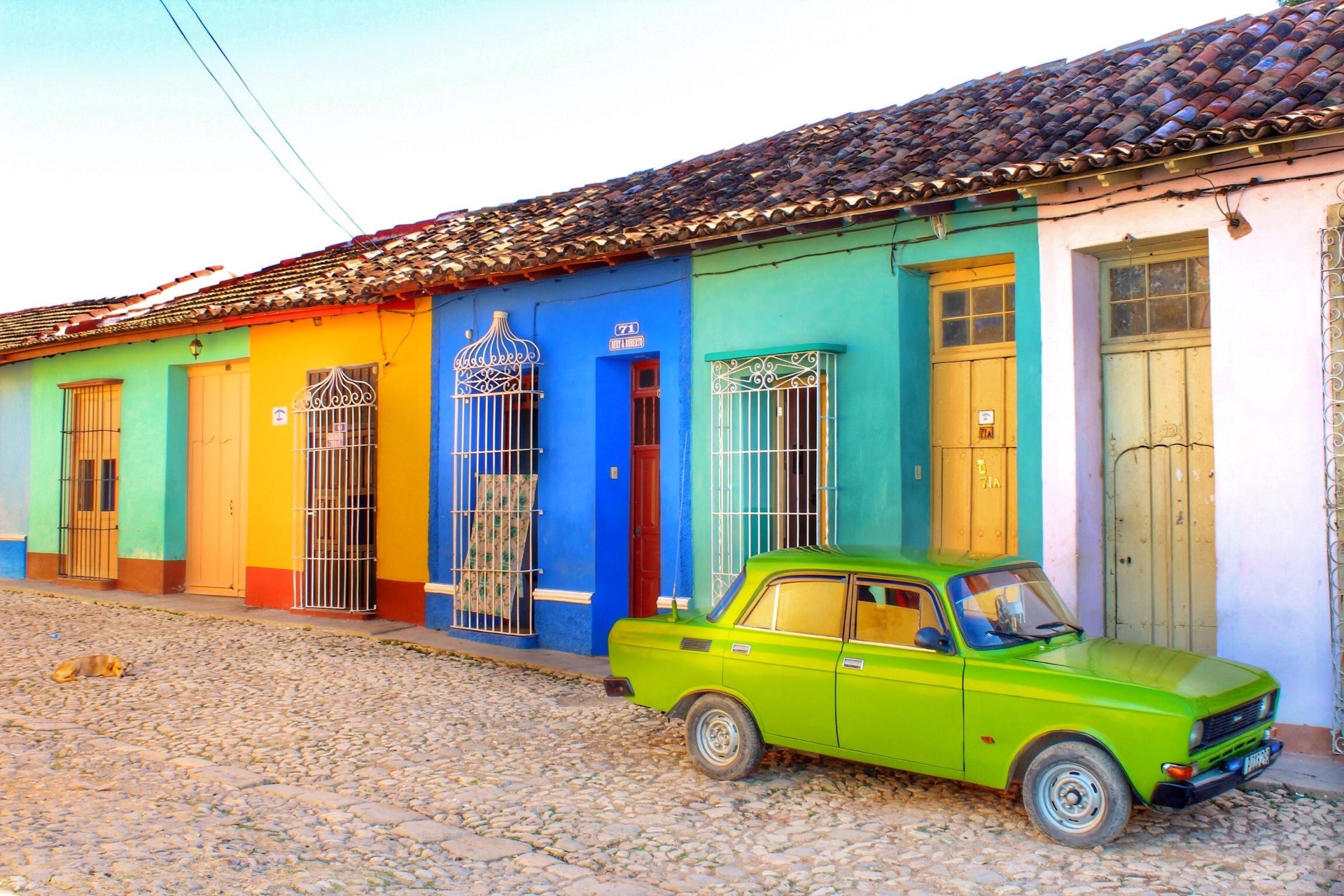 Uma rua colorida em Trinidad Uma rua colorida em Trinidad, Cuba