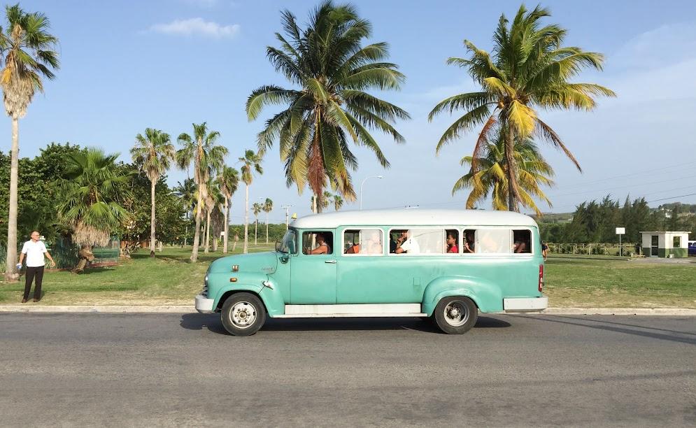 Imagem de um dos meios de transporte em Cuba