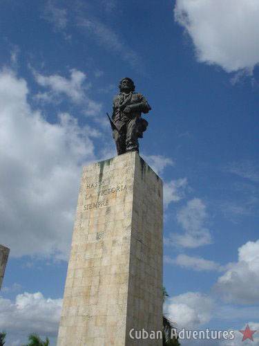 Che Guevara Statue with pedestal in Santa Clara Che Guevara Statue with pedestal in Santa Clara