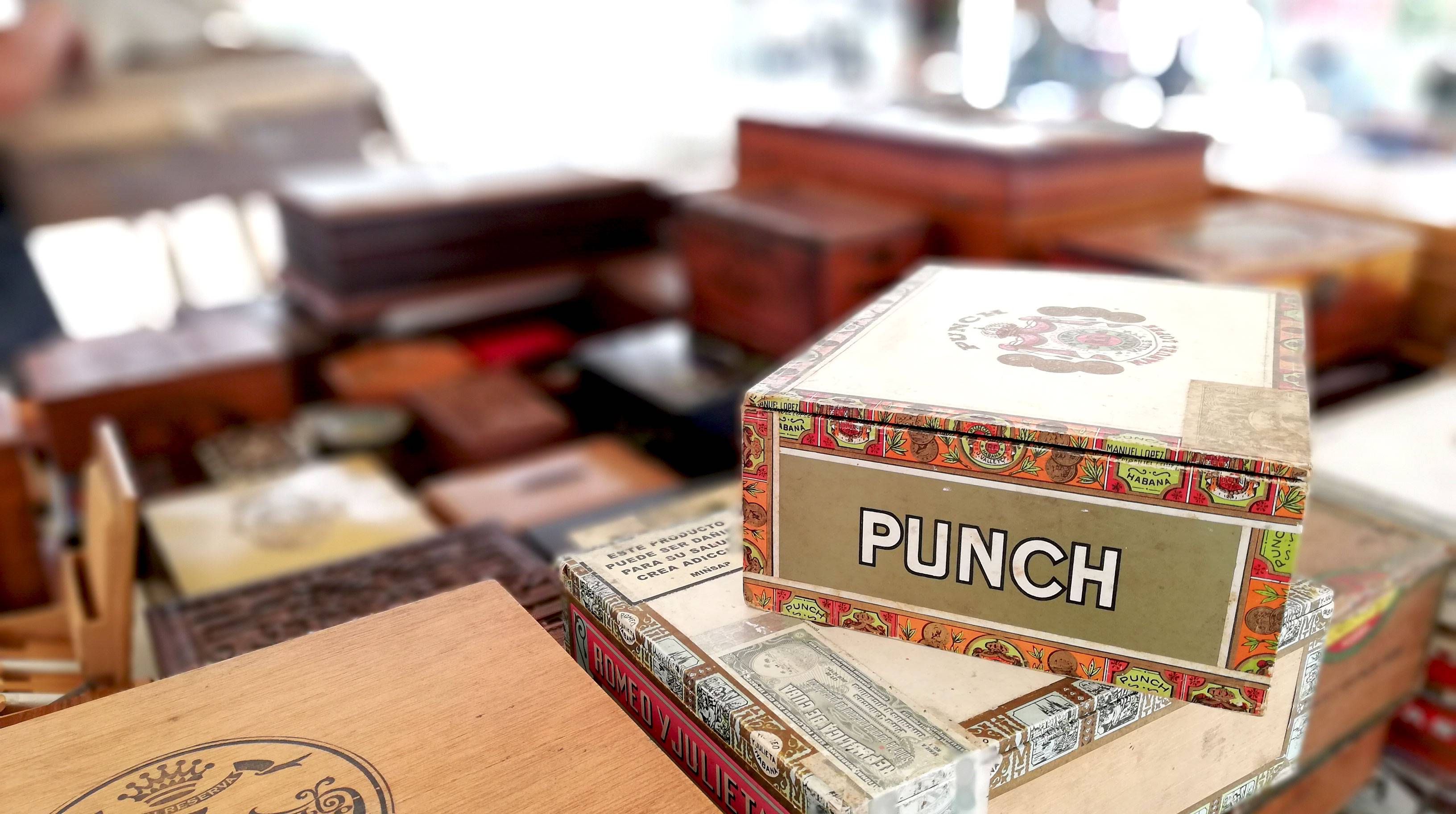 Cuban cigar boxes for sale in Havana
