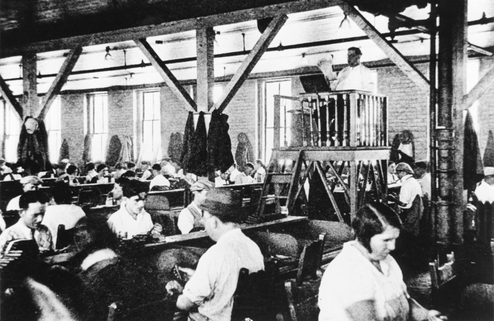 Cuban Cigar Factories Employ People to Read to Cigar Rollers Cuban Cigar Factories Employ People to Read to Cigar Rollers