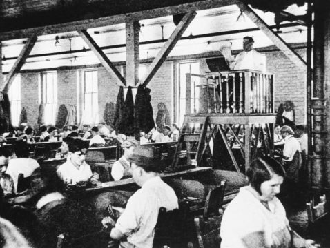 Cuban Cigar Factories Employ People to Read to Cigar Rollers Cuban Cigar Factories Employ People to Read to Cigar Rollers