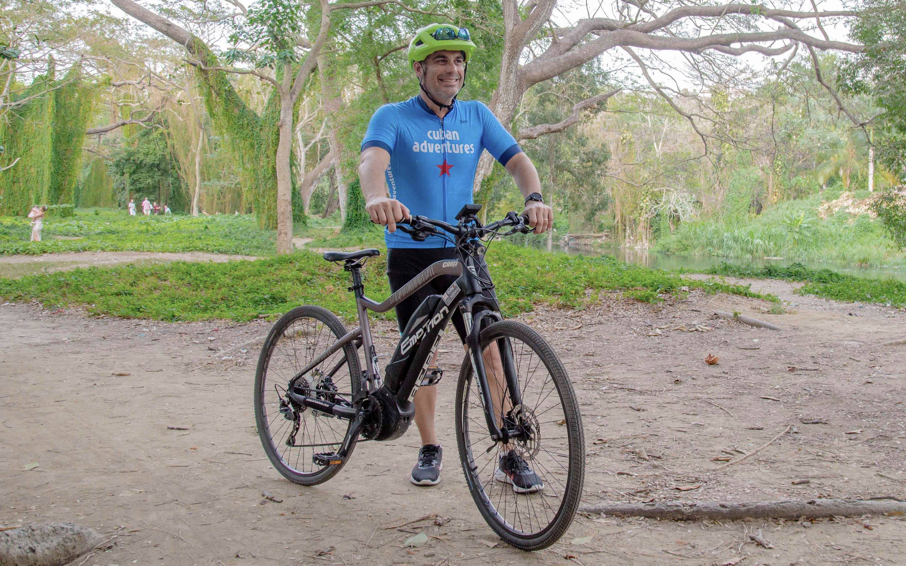 Maurice with the eBike in Almendares Park, Havana A photo of Maurice with the Easy Motion Rebel Cross Lite PW in Almendares Park, Havana, Cuba