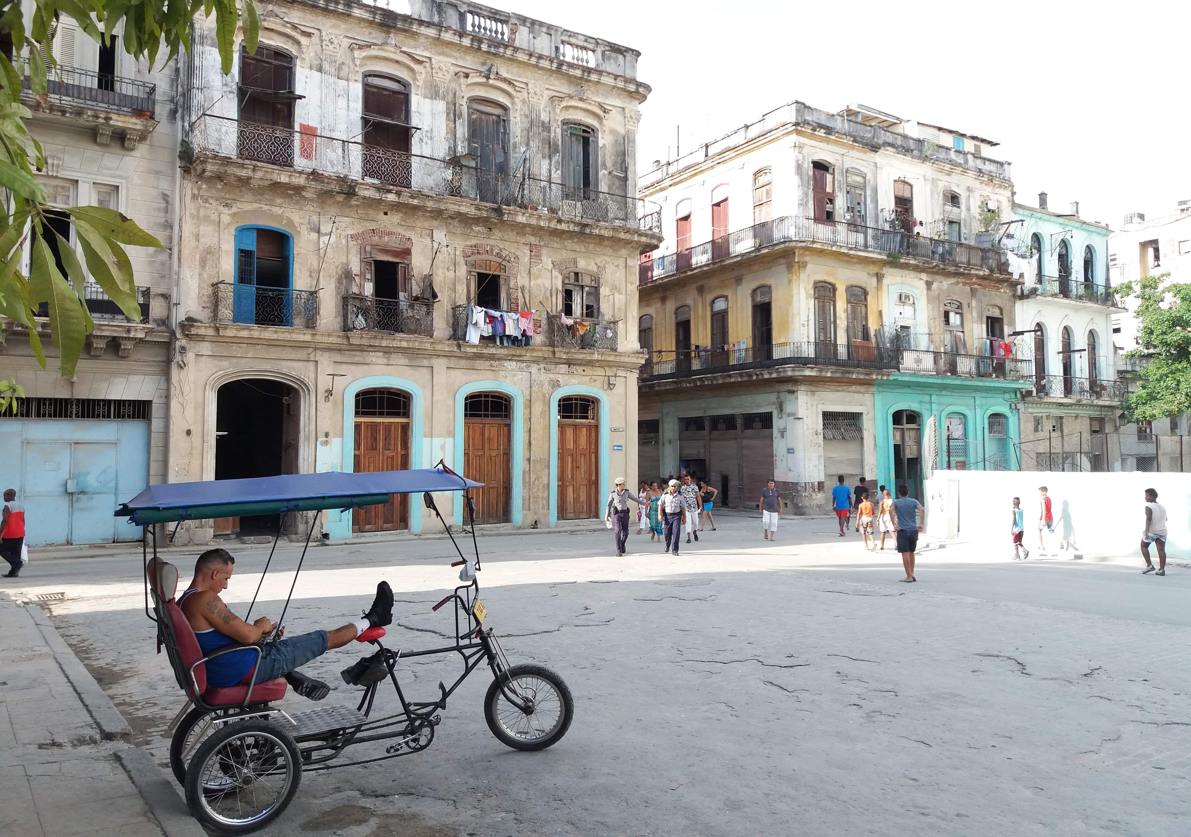 Explorar a velha Havana a pé é imperdível