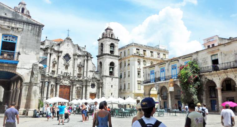 Havana Cathedral Plaza Far Havana Cathedral Plaza Far