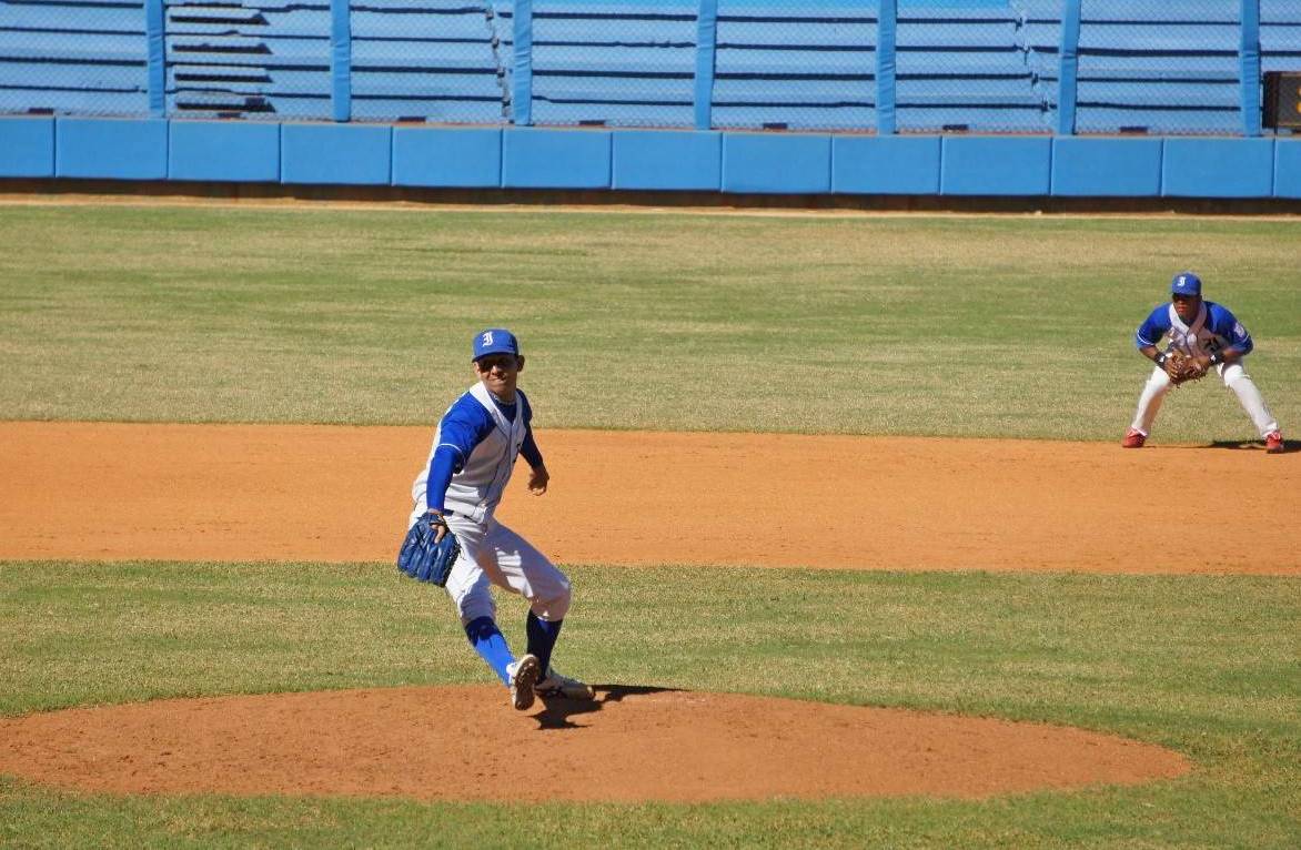 Professional sports were outlawed, so leagues are amateur Cuban baseball players on Industriales team
