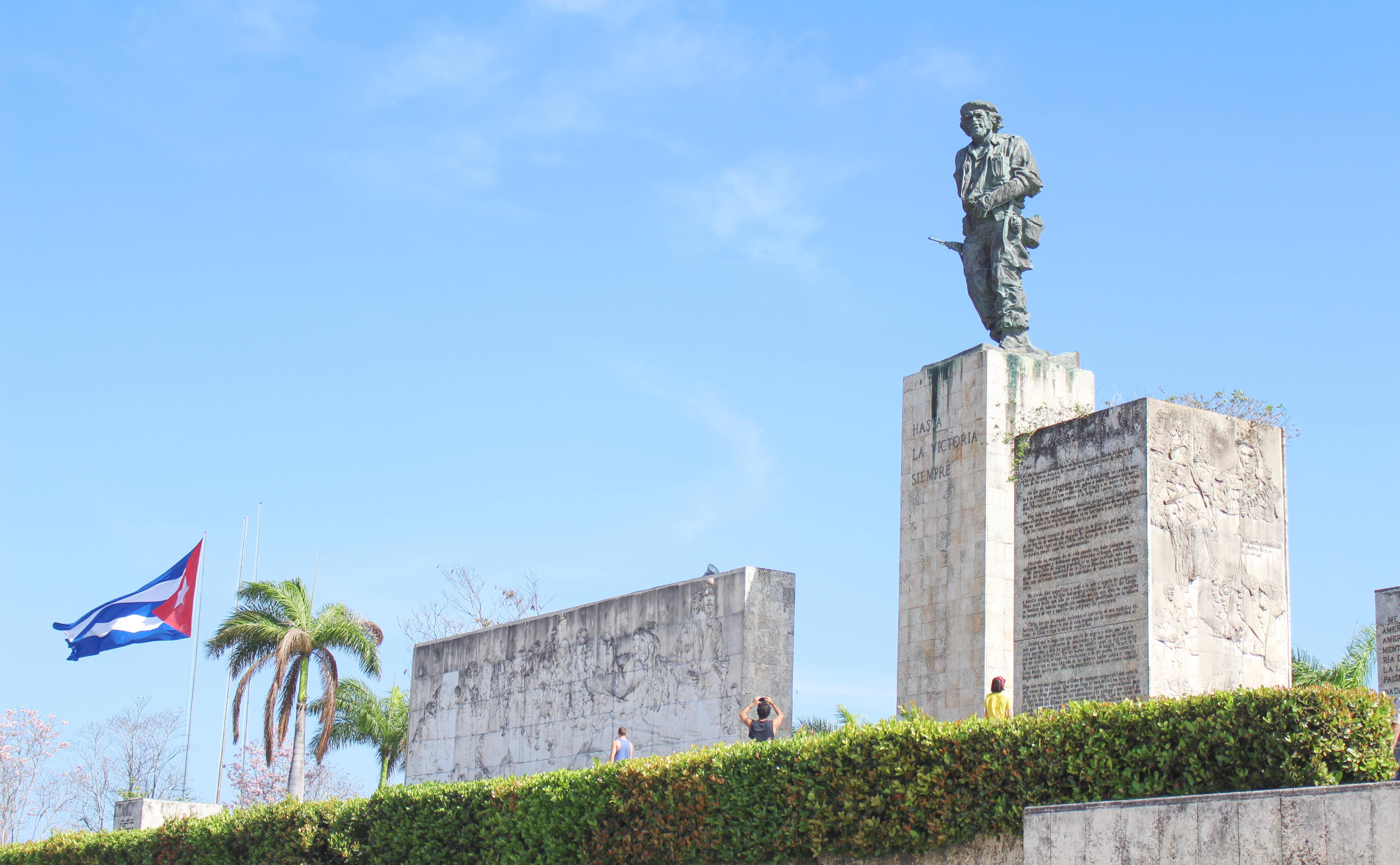 Santa Clara: olhando para a Estátua do Che
