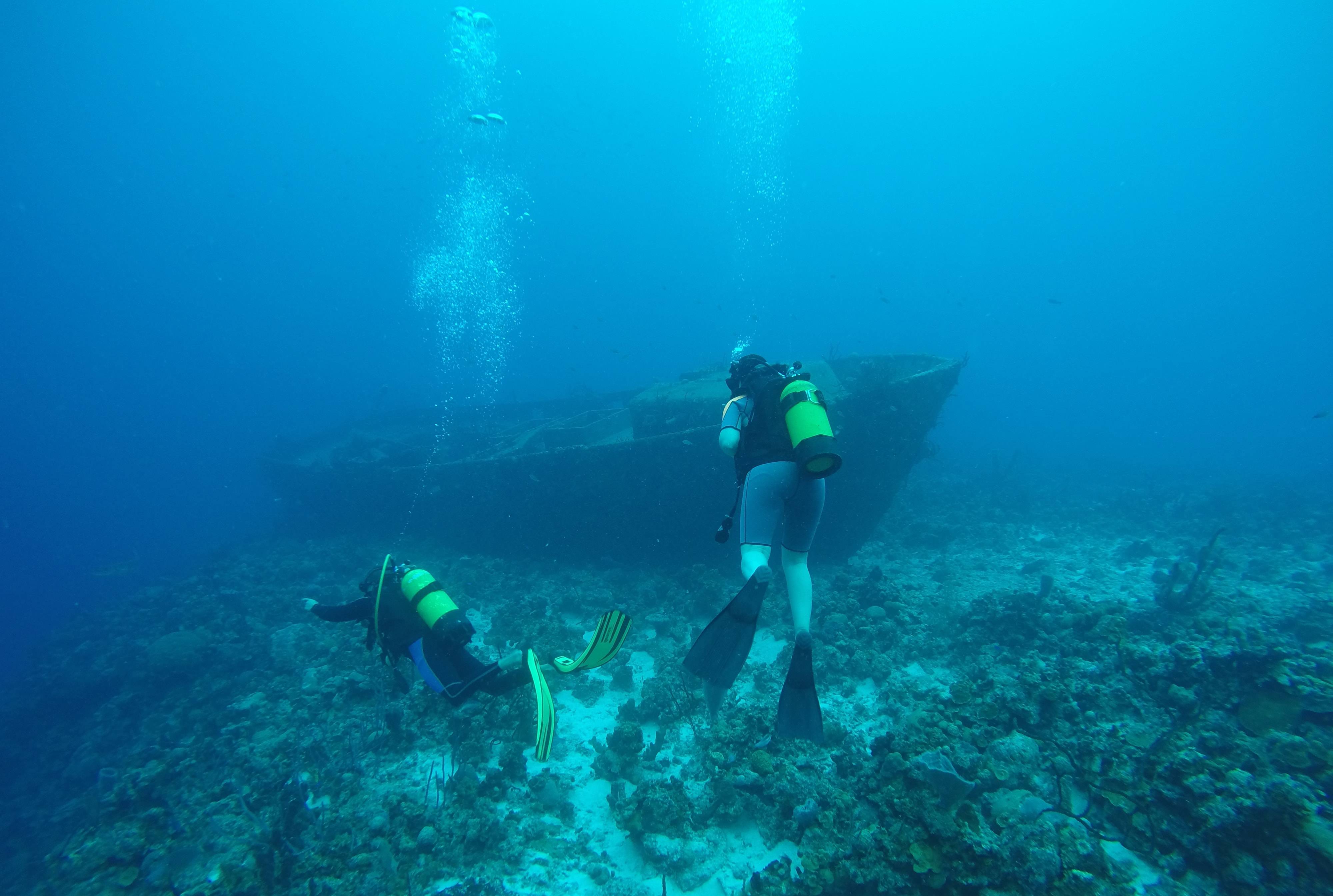 Scuba diving at Rancho Luna Scuba diving at Rancho Luna, Cienfuegos, Cuba