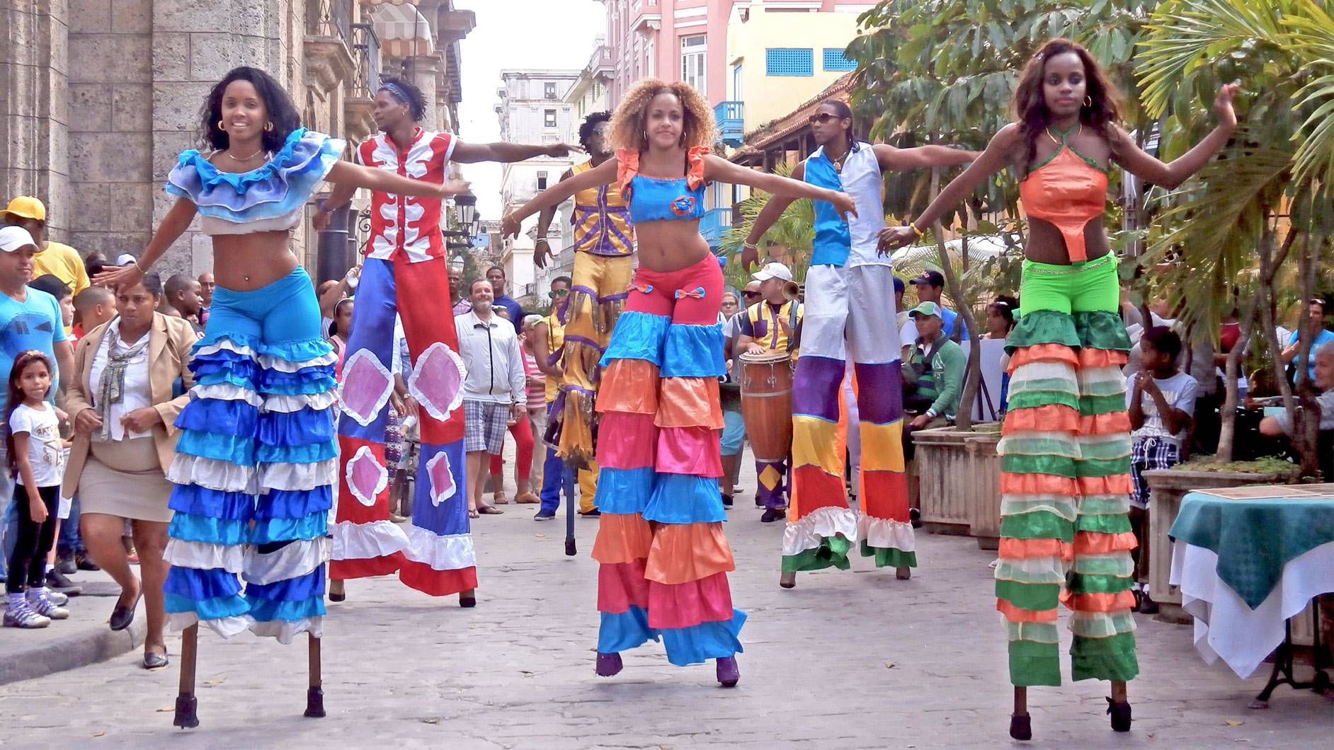 Street performers on stilts in Old Havana