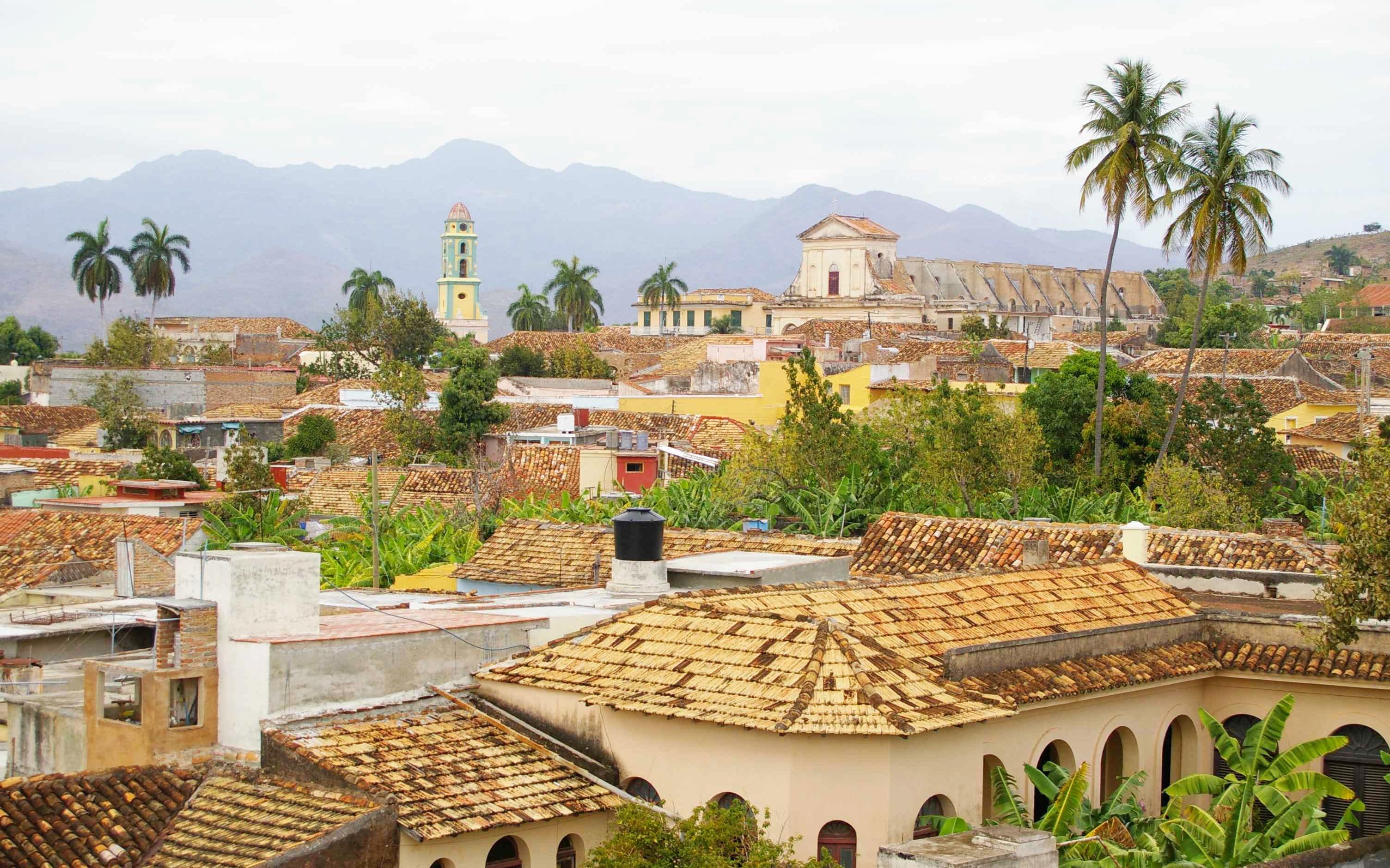 O centro colonial de Trinidad, Cuba Uma vista panorâmica sobre os telhados da cidade colonial de Trinidad, Cuba