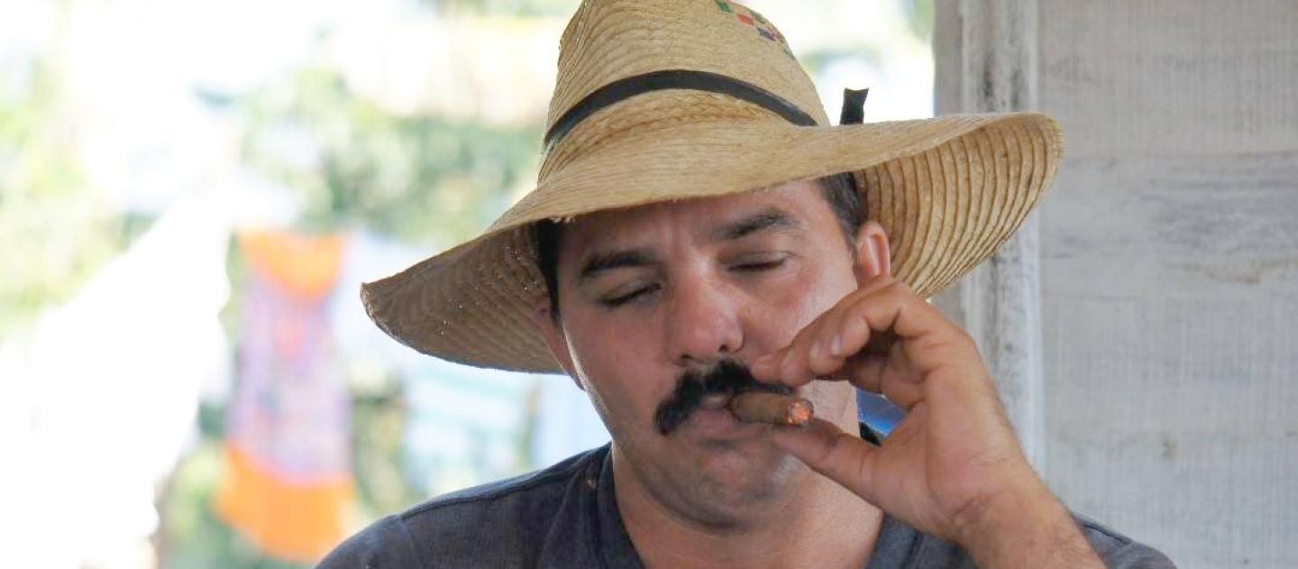 How to Smoke a Cuban Cigar – Cuban Adventures
