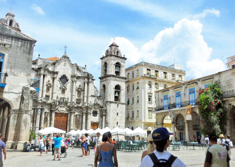 Walking the streets of Old Havana Walking the streets of Old Havana